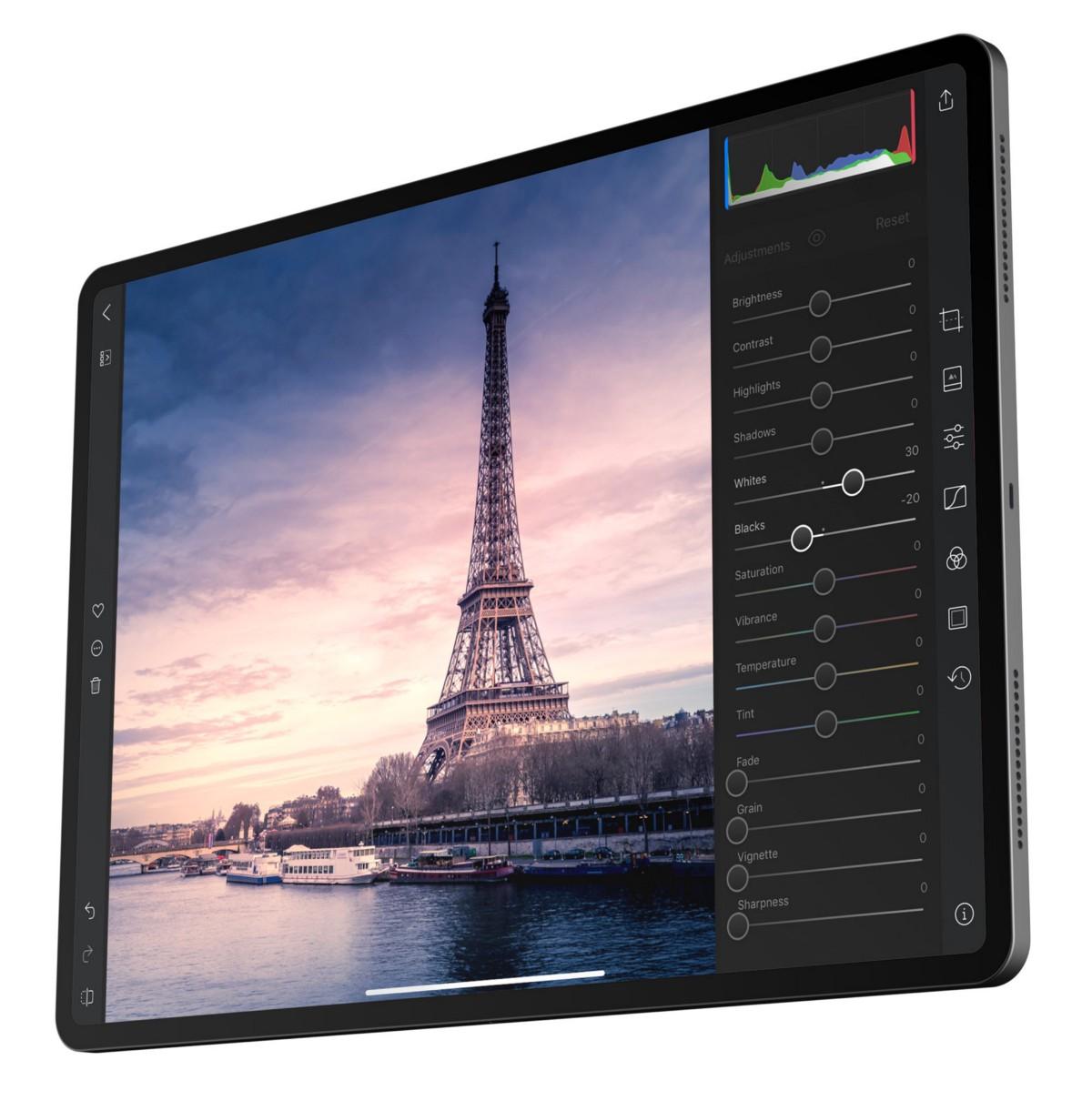 iPad mostrando os novos controles deslizantes de Pretos e Brancos no Darkroom